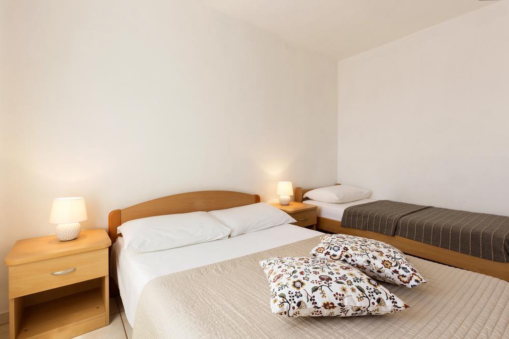 Apartments Renata Pinezići Kültér fotó