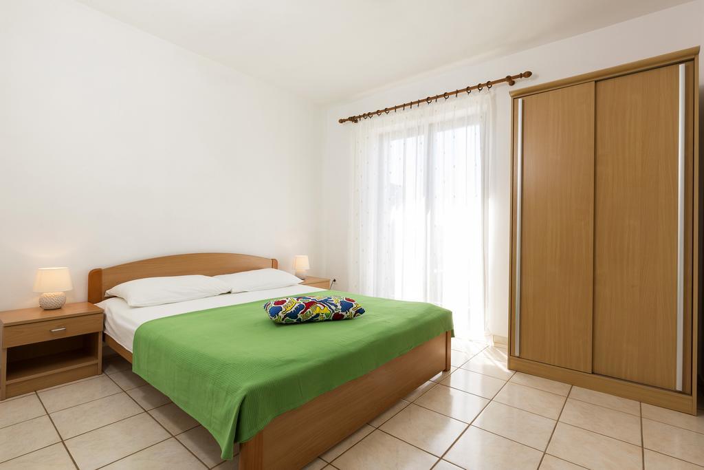 Apartments Renata Pinezići Kültér fotó